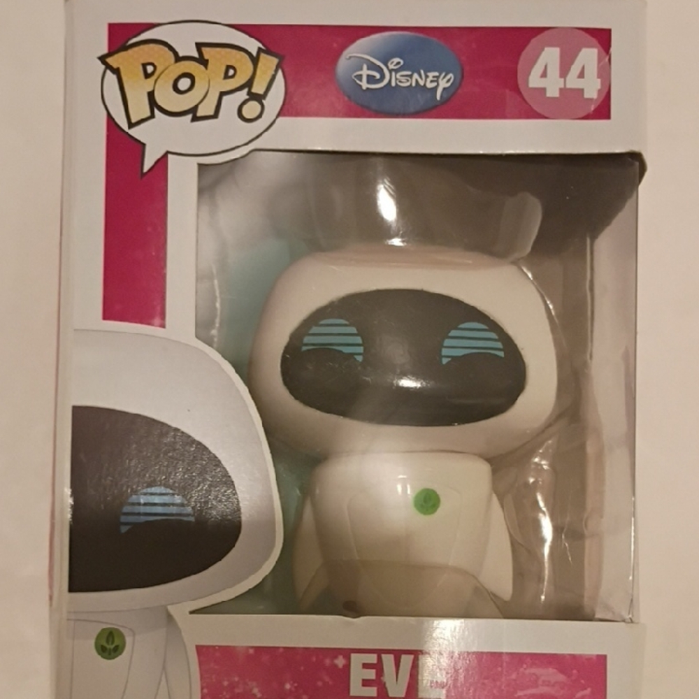 Disney Pop! EV Figure in White and Black with Blue Accents